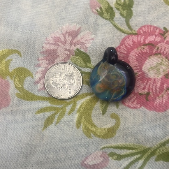 Hand blown glass pendant 🖤 - Picture 6 of 6